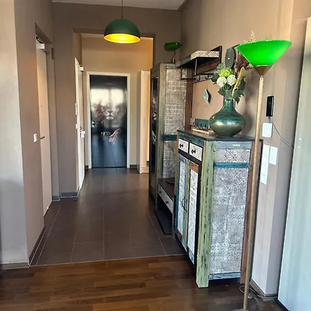 Mit Eigenem Badezimmer - 1 Bahn-station Zur Messe Und Hbf Homestay
