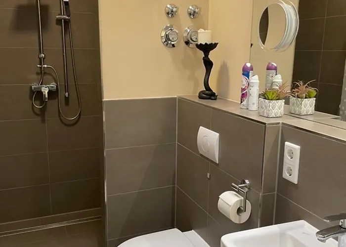 Accommodatie bij particulieren Mit Eigenem Badezimmer - 1 Bahn-station Zur Messe Und Hbf *