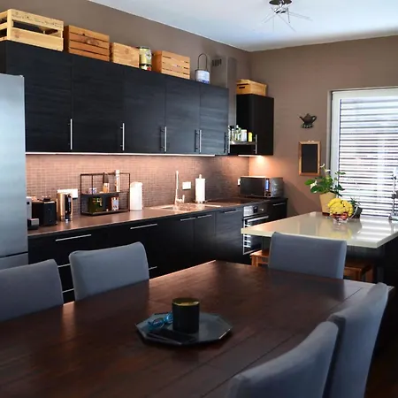 Mit Eigenem Badezimmer - 1 Bahn-station Zur Messe Und Hbf Privat bolig *