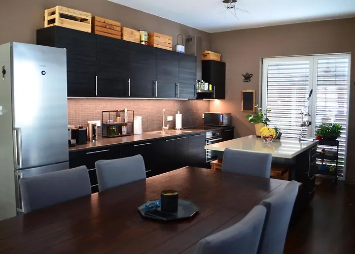 Mit Eigenem Badezimmer - 1 Bahn-station Zur Messe Und Hbf Rum i privatbostad *