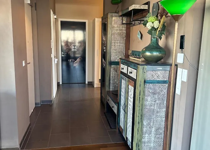 Mit Eigenem Badezimmer - 1 Bahn-station Zur Messe Und Hbf Homestay szállás